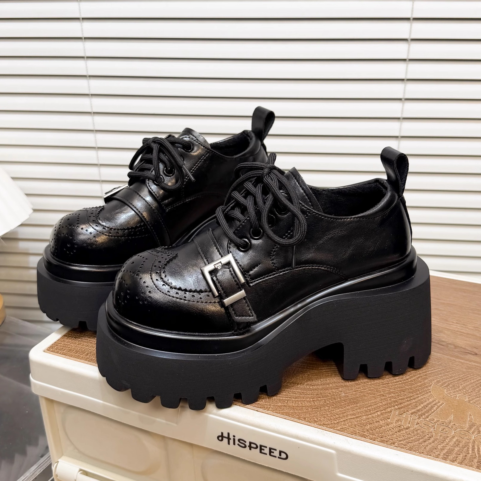 日本OFFCAT9cm英伦风真皮厚底小皮鞋女布洛克雕花圆头增高乐福鞋