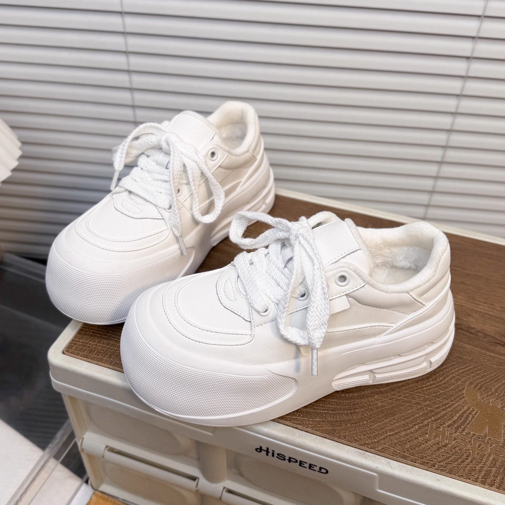 日本OFFCAT真皮娃娃大头休闲板鞋女厚底松糕丑萌加绒面包鞋小白鞋