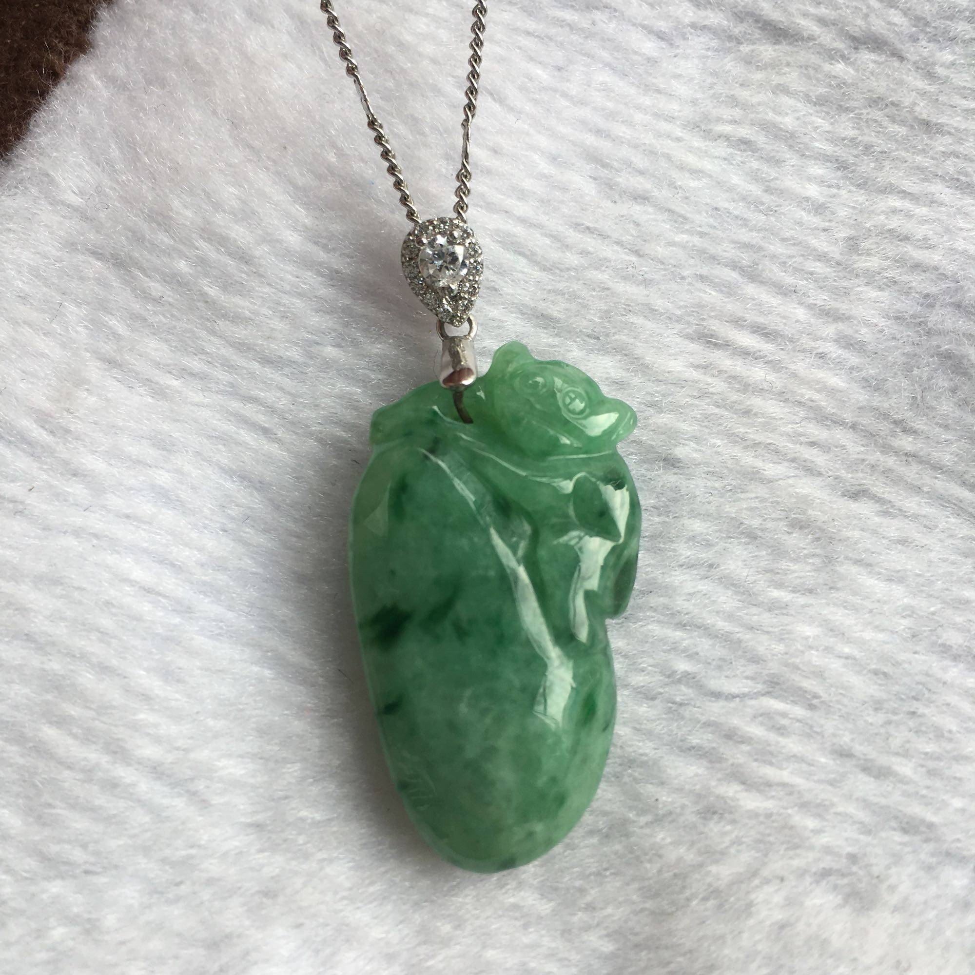 天然a货翡翠福瓜女士玉吊坠