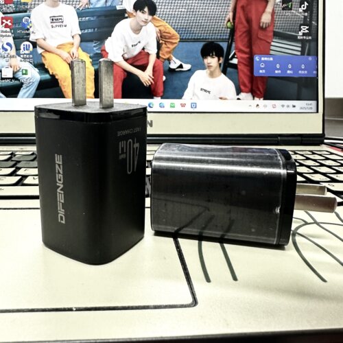 顶峰者40W氮化镓PD3.0手机通用充电器双type-c数显快充适配器适用于安卓平板电脑苹果笔记本电脑游戏机