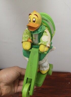 收藏样品中古玩具超级破旧 斑驳 儿时唐老鸭骑车 小尺寸