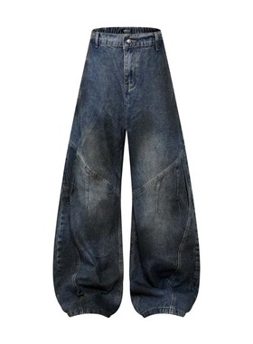 Printed wide-leg jeans, suitable for sports wear.