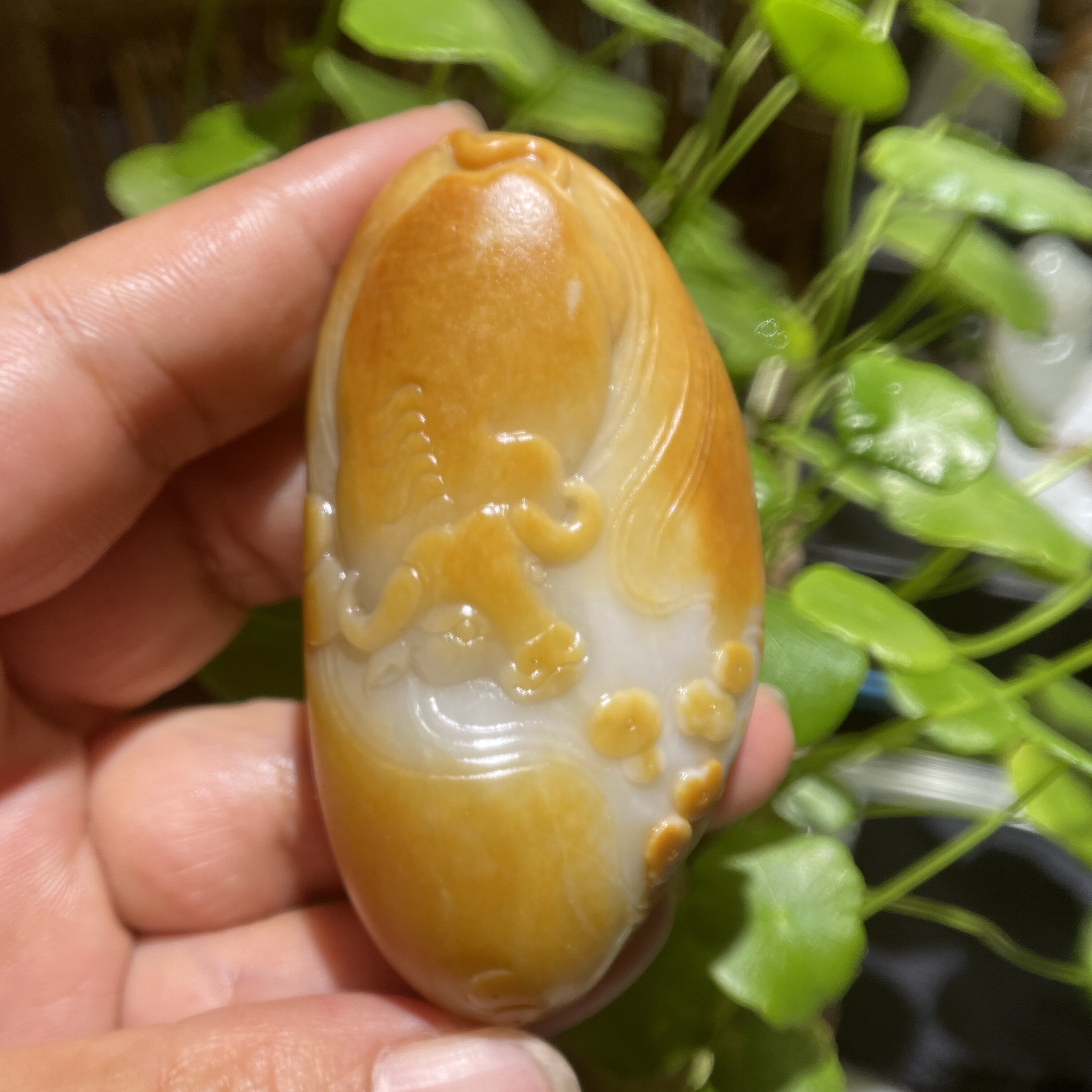 新疆和田玉白玉黄皮籽料把件挂坠吊坠扭转乾坤