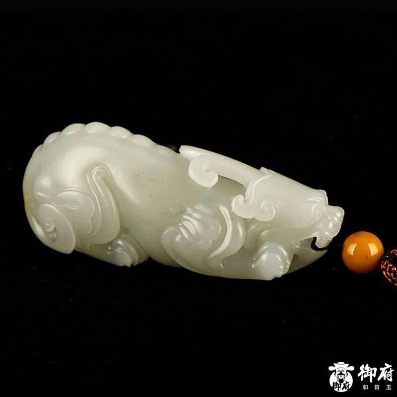 新疆和田玉黄皮白玉籽玉把件貔貅73克天然玉石籽料