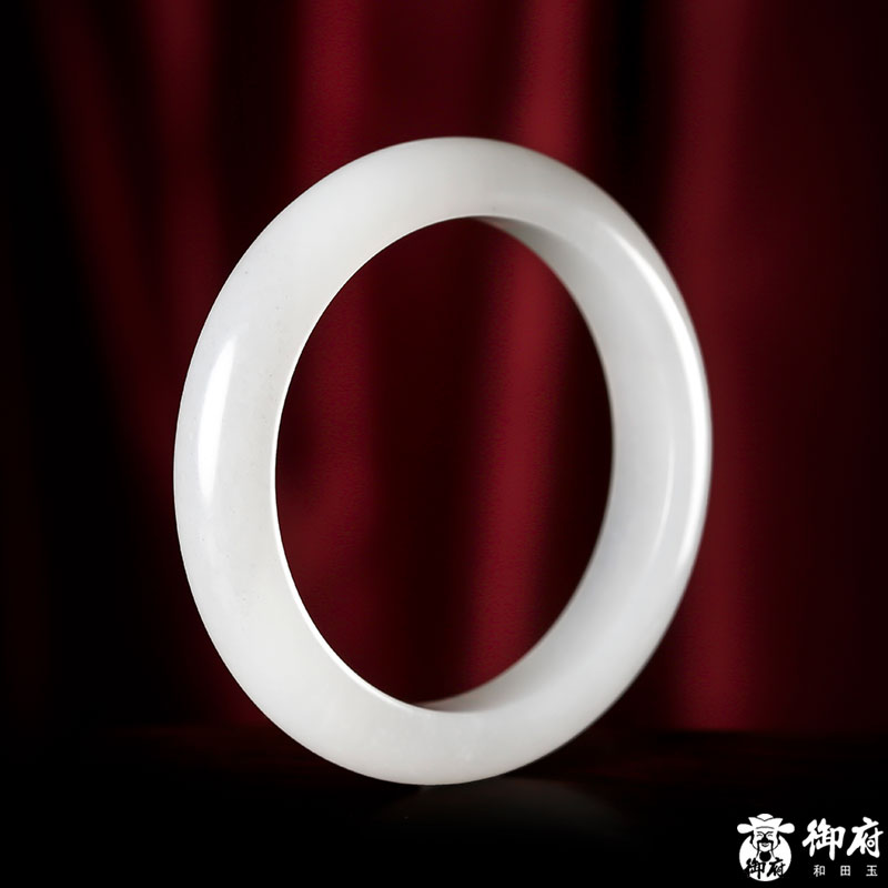 手镯女款和田玉青花籽料