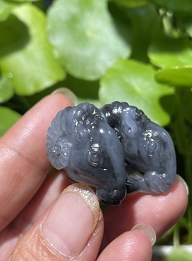 新疆和田玉青花籽料挂件吊坠挂坠洋洋得意