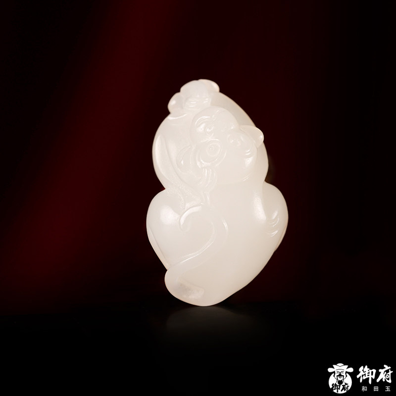 天然新疆和田黄皮白玉籽玉挂件 挂坠吊坠玉雕灵猴献宝 8.2克