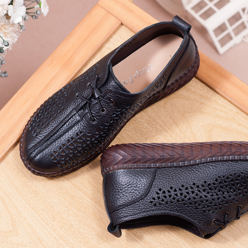 妈妈皮鞋春秋款平底休闲