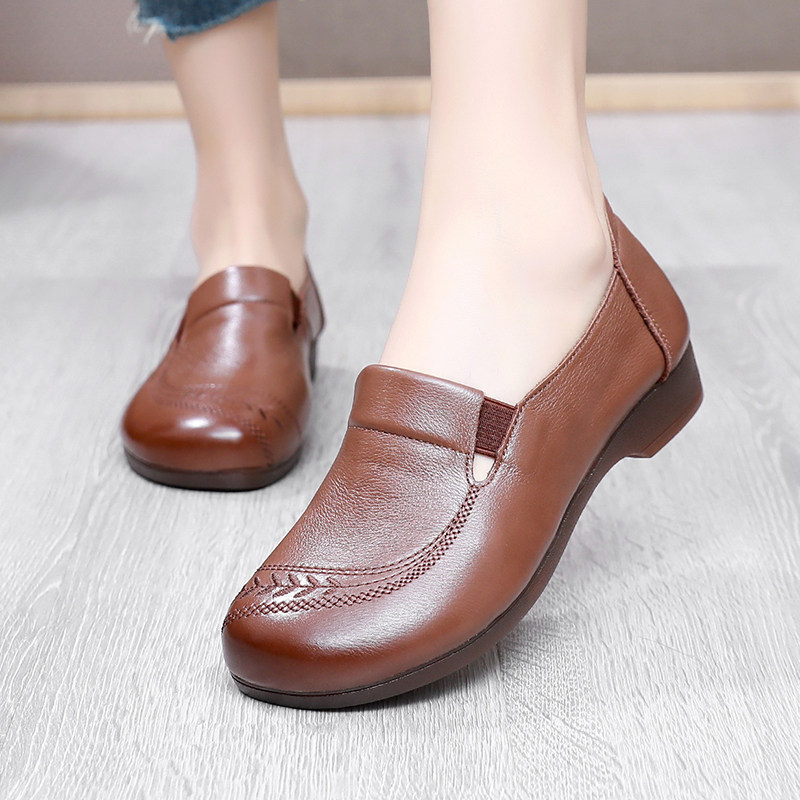 妈妈鞋春秋款洋气真皮单鞋中老年舒适软底老人皮鞋女牛筋底女鞋子