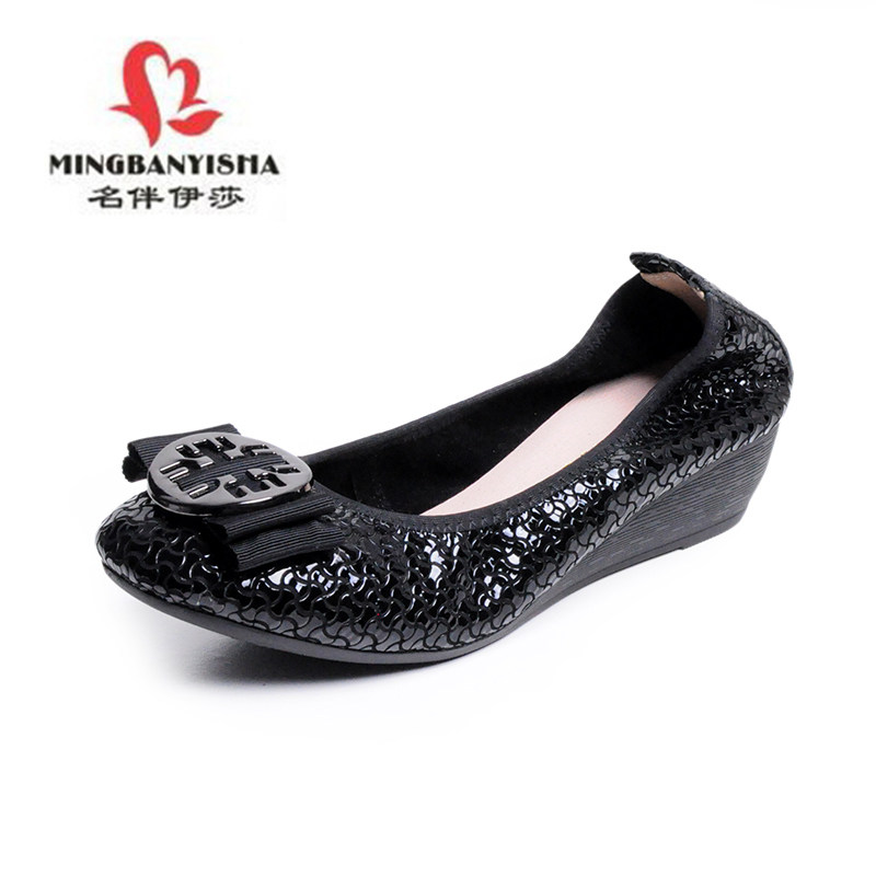 新款舒适圆头浅口蛋卷妈妈鞋2024年坡跟中跟休闲上班鞋船瓢女单鞋