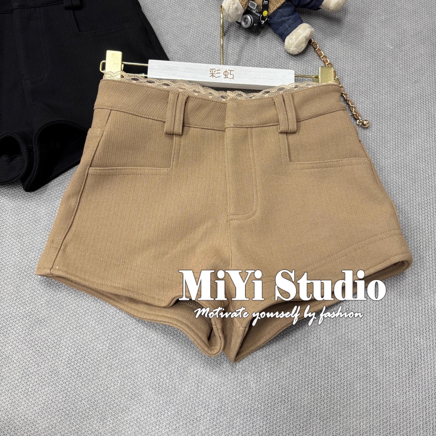 现货~C&H彩虹秋冬纯欲辣妹蕾丝花边腰包臀显瘦短裤靴裤百搭简约