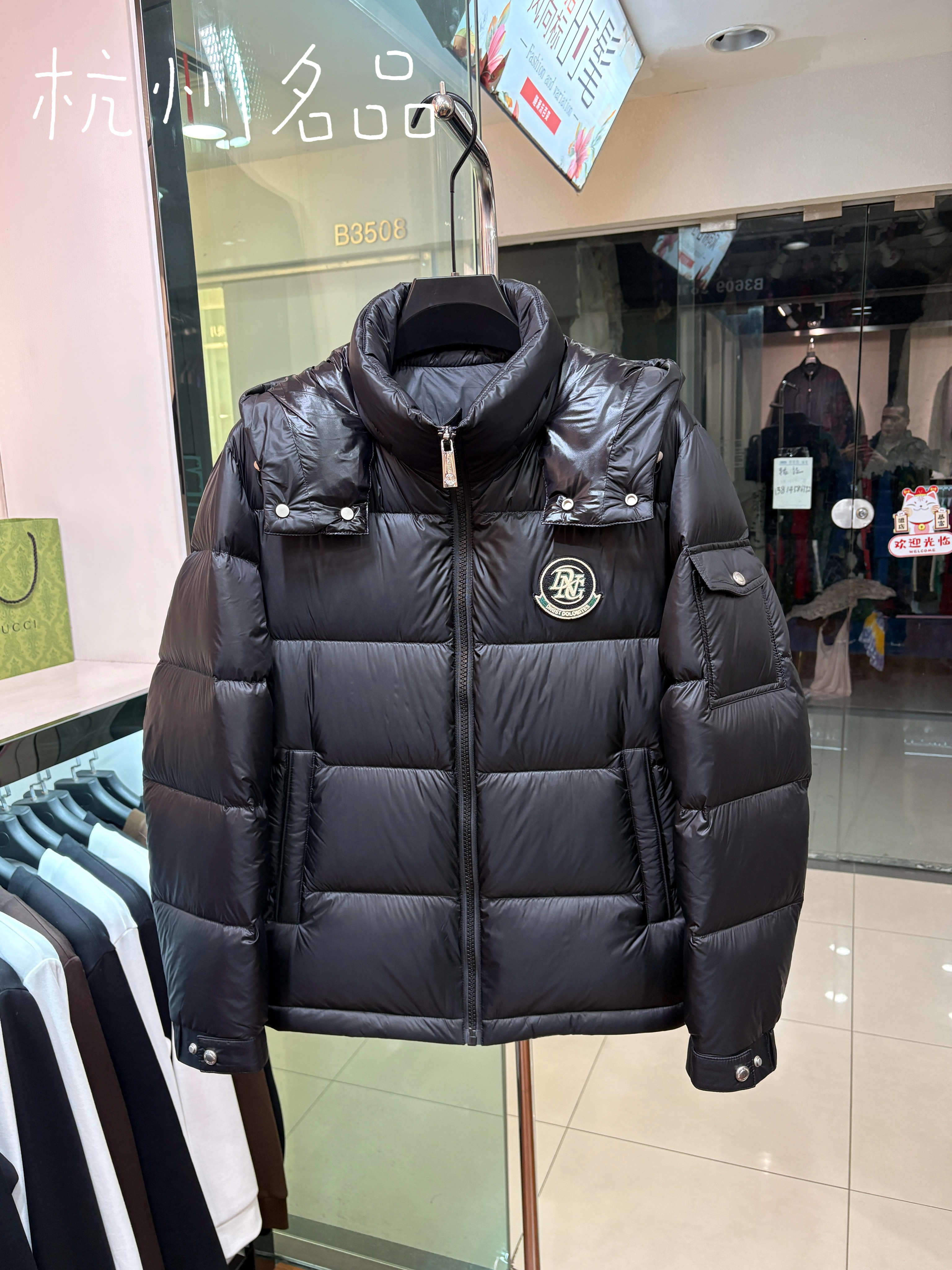 冬季加厚徽章连帽羽绒服男修身