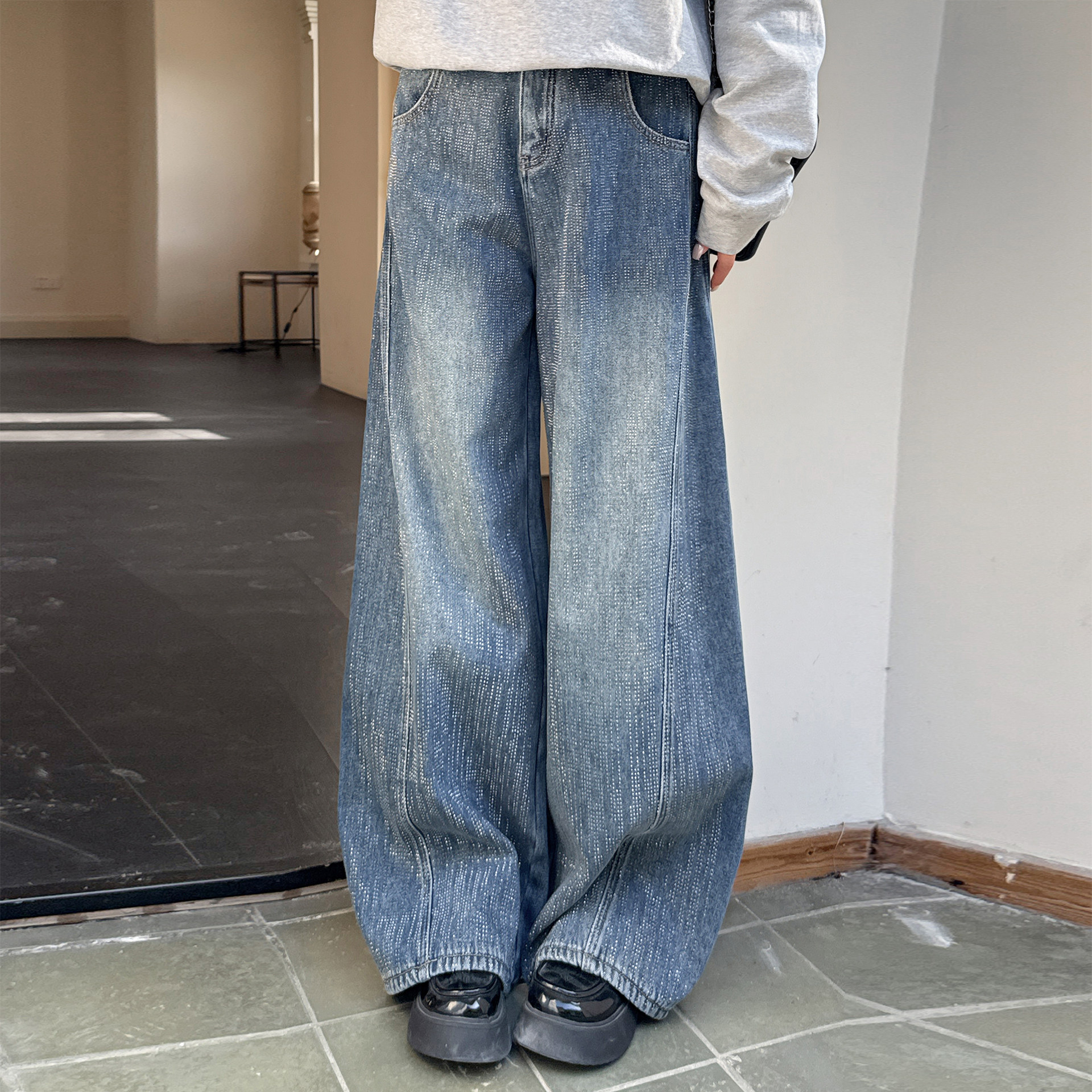 200斤大码高腰宽松阔腿牛仔裤女2025冬季新品烫钻显瘦亮钻弯刀裤,女装/女士精品,大码裤装,淘宝优惠券,粉丝福利购,淘宝优惠卷