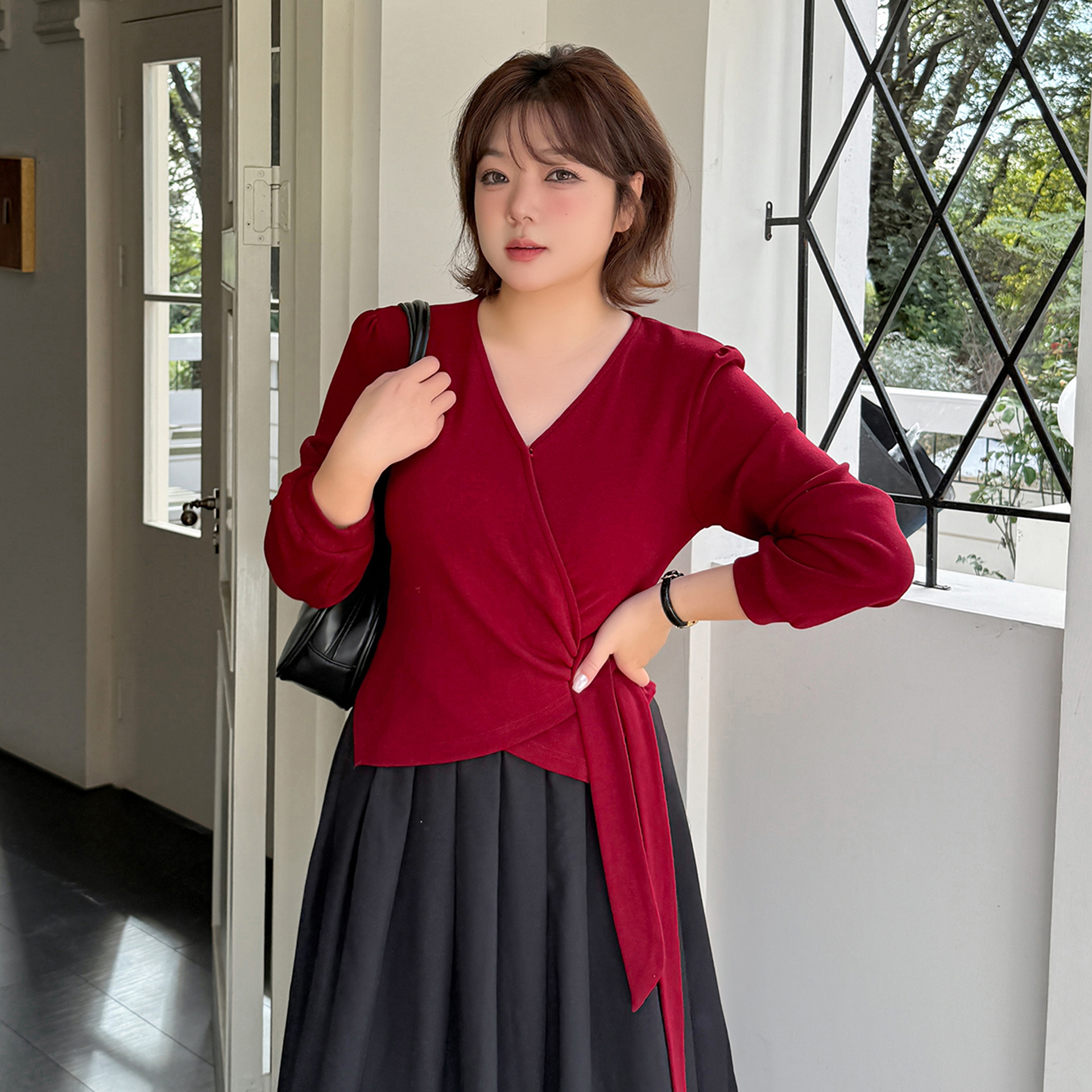 200斤胖mmV领系带收腰针织衫女