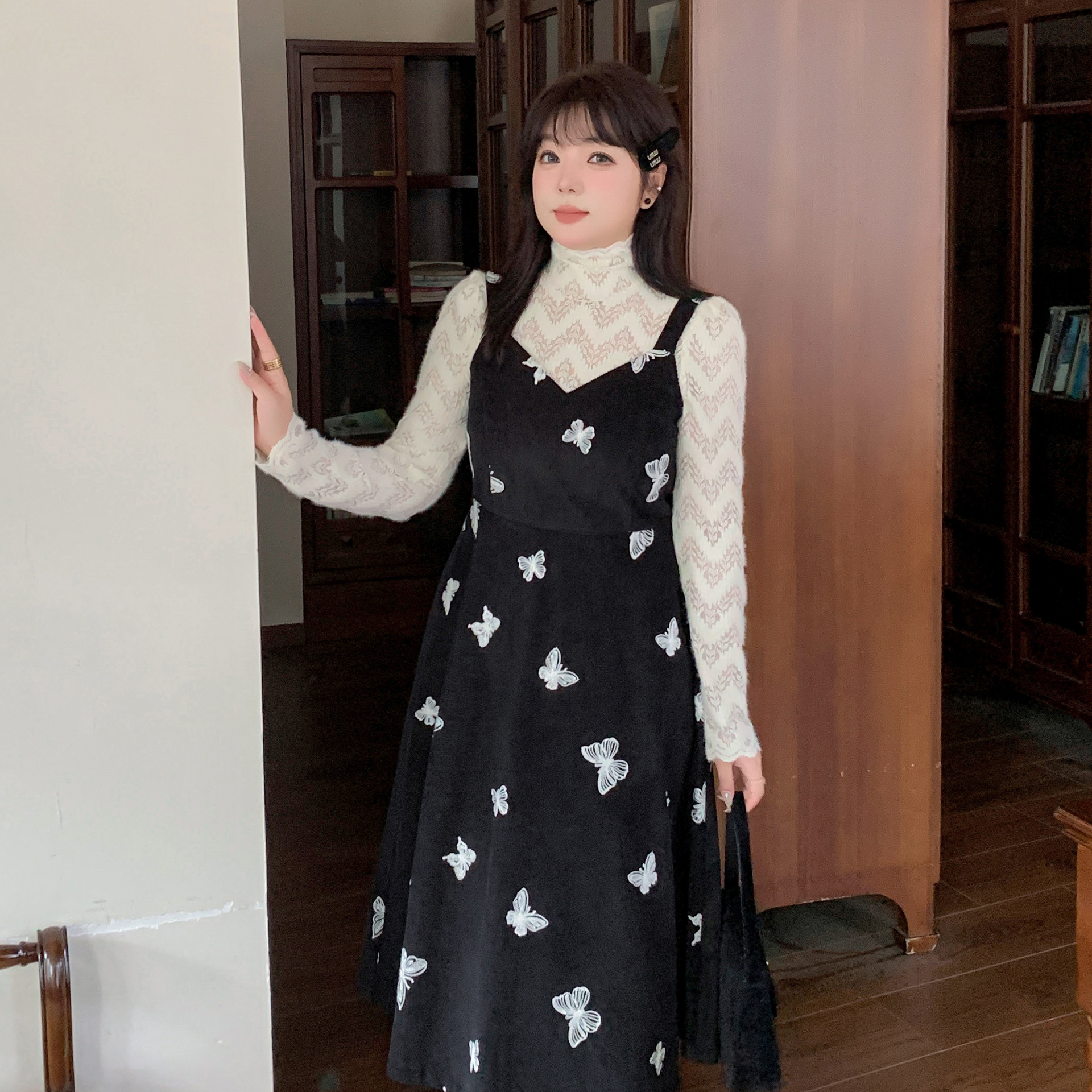 胖mm大码秋款法式刺绣两件套