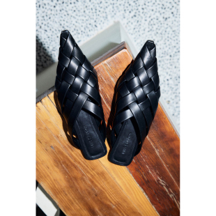 進口小羊皮时髦尖头手工编织拖鞋 搭配B入 凉拖黑色 Studios MRS