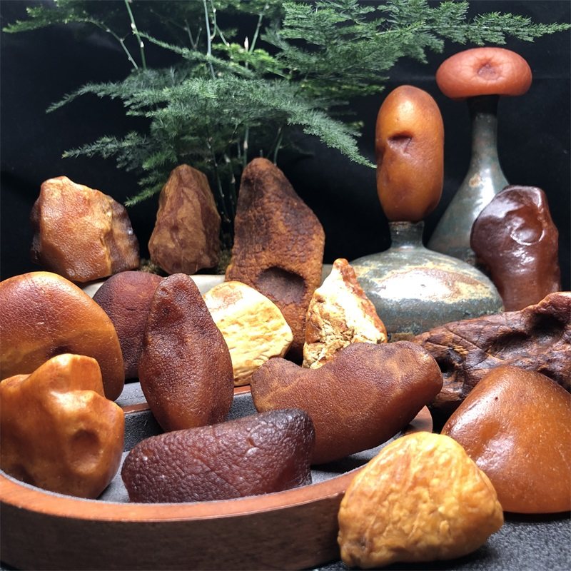 天然琥珀蜜蜡原石大手把件妖孽全皮吊坠红皮花蜡黑皮荔枝纹牌子