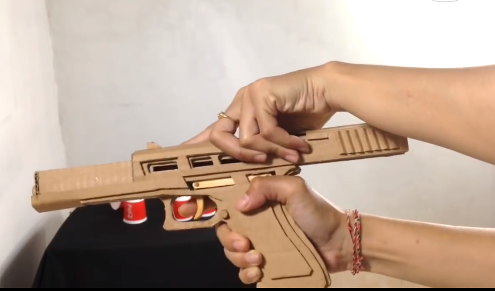 青少纸板玩具枪学生环保废物再利用科技手工制作作业比赛作品005