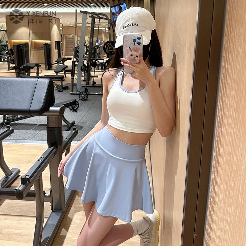 运动内衣女带胸垫防震聚拢健身背心瑜伽防走光羽毛球网球短裙套装