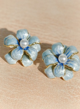 《蓝花丹》法式复古淡蓝色花朵珐琅珍珠耳饰 甜美清新春夏耳夹