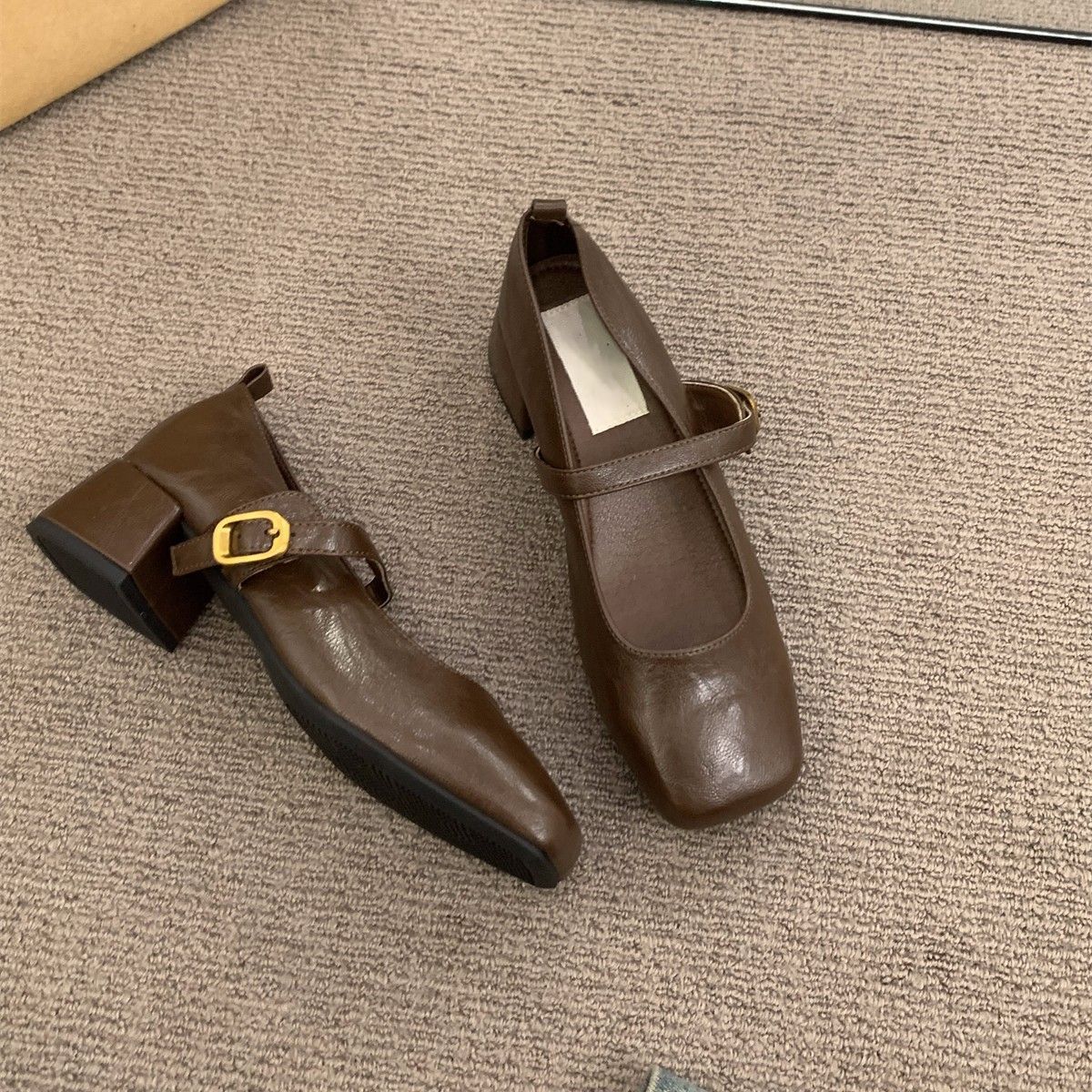 2025秋季气质仙女粗跟玛丽珍小皮鞋法式复古方头浅口经典复古单鞋