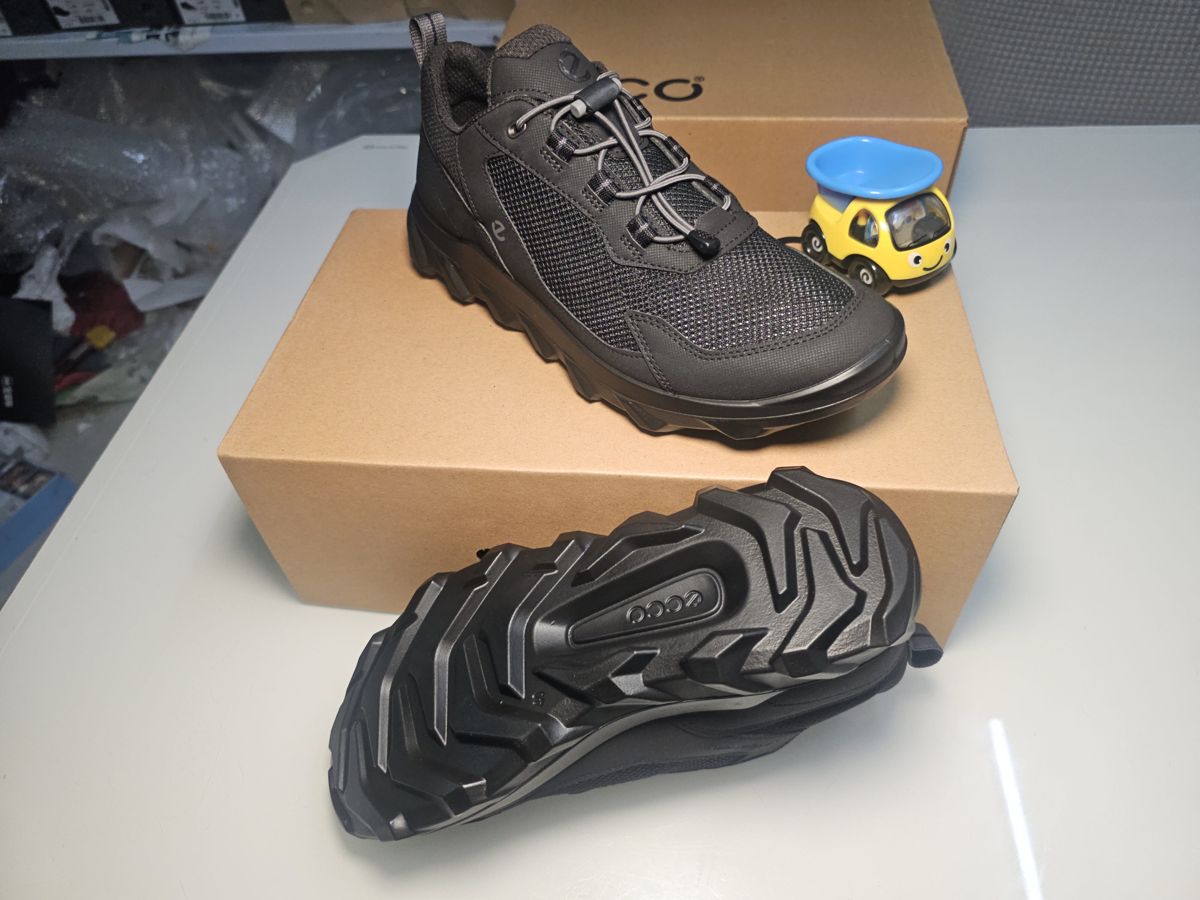 现货ecco爱步单网2026春夏款透气缓震 经典搭扣套脚男鞋 820264