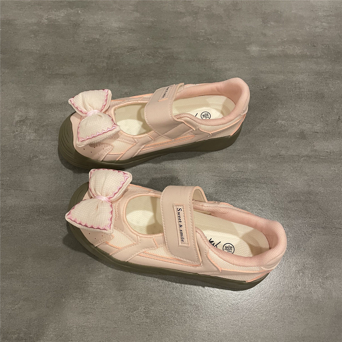 粉色玛丽珍鞋子女魔术贴透气