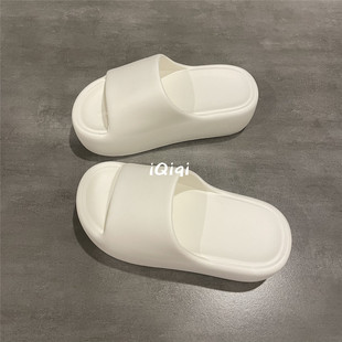 七七主人家 白色露趾厚底增高拖鞋女2026春夏季新款简约风一字拖