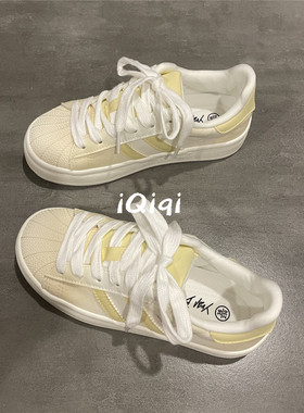 七七主人家 奶黄色学院风贝壳鞋女2025新款帆布鞋女百搭板鞋ins潮