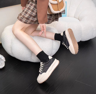 冰洁女鞋2023冬季新款单鞋真皮平跟厚底圆头加绒休闲板鞋潮921-12