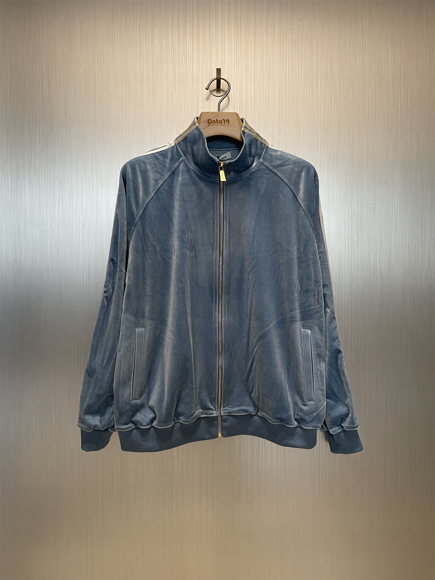 GALLIANOLANDOR卡其色丝绒侧边