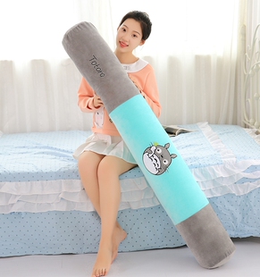 龙猫抱着睡觉抱枕公仔大号床上可拆洗长条抱枕毛绒可爱生日礼物男