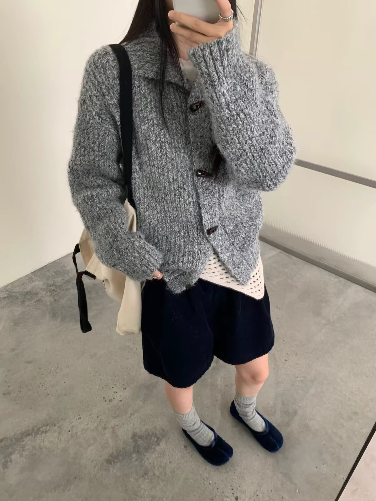 韩系杂色花线翻领牛角扣针织开衫