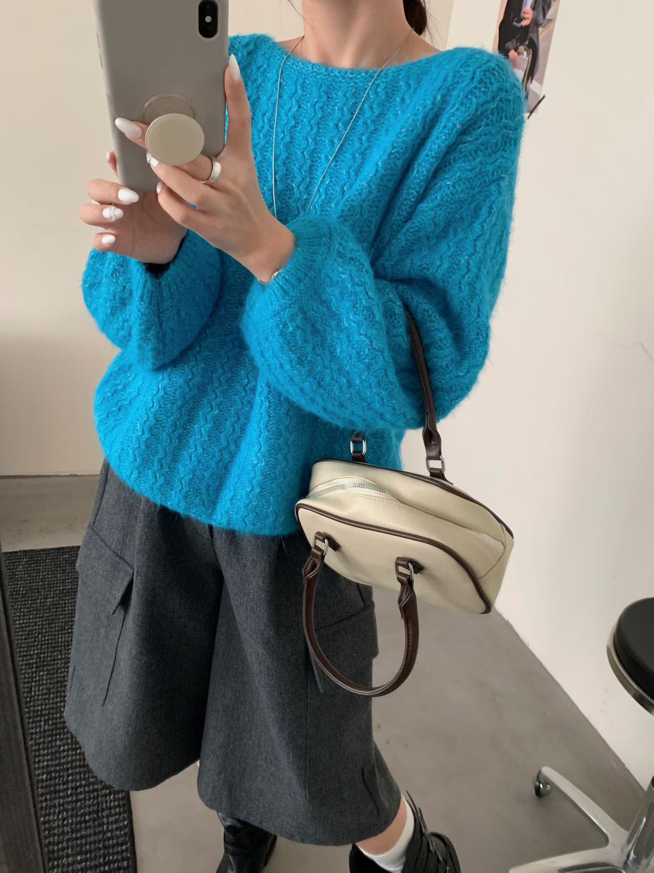 复古麻花纹灯笼袖一字领毛衣女