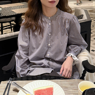 大吹女AW/法式拿铁雾蓝色条纹蕾丝袖口设计古典立领宽松长袖衬衫