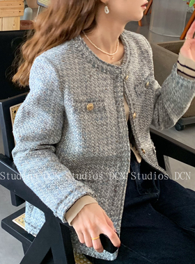 大吹女/冬显白雾蓝色工坊古董金扣设计小香风编织毛呢短外套