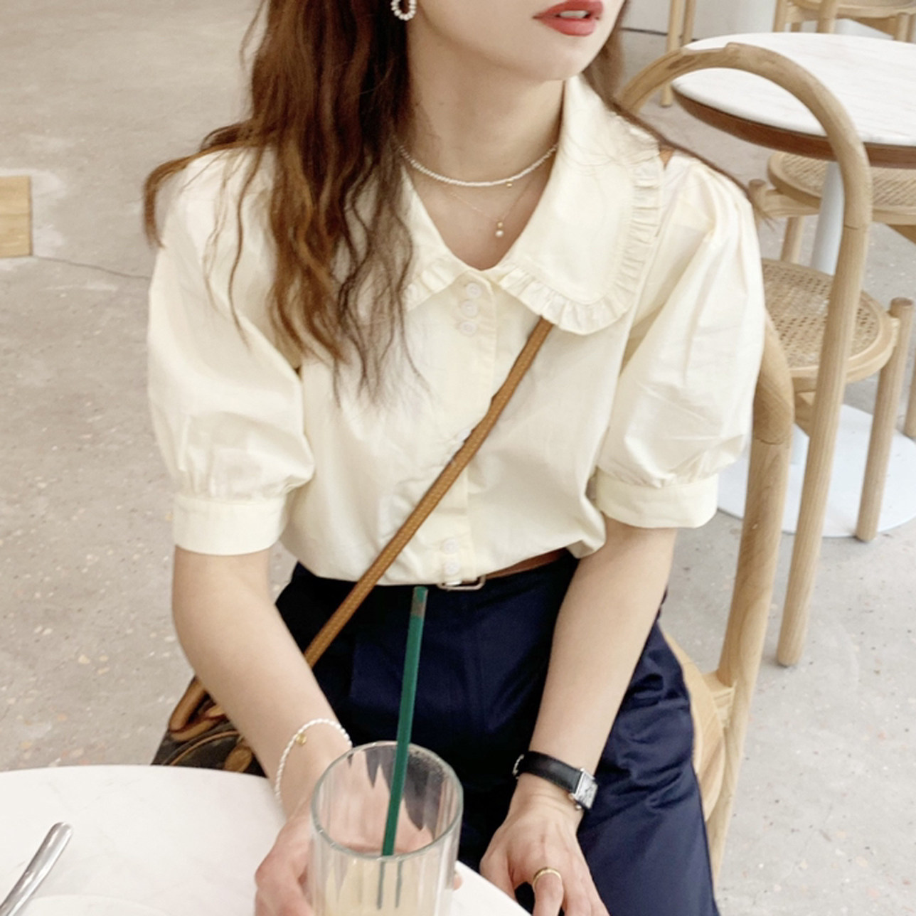 大吹女/ 香草冰淇淋人手一件直角肩娃娃领淡奶油黄泡泡袖衬衫