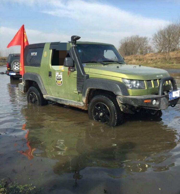 北京BJ40L改装涉水喉 b40野外穿越涉水再也不怕咽了