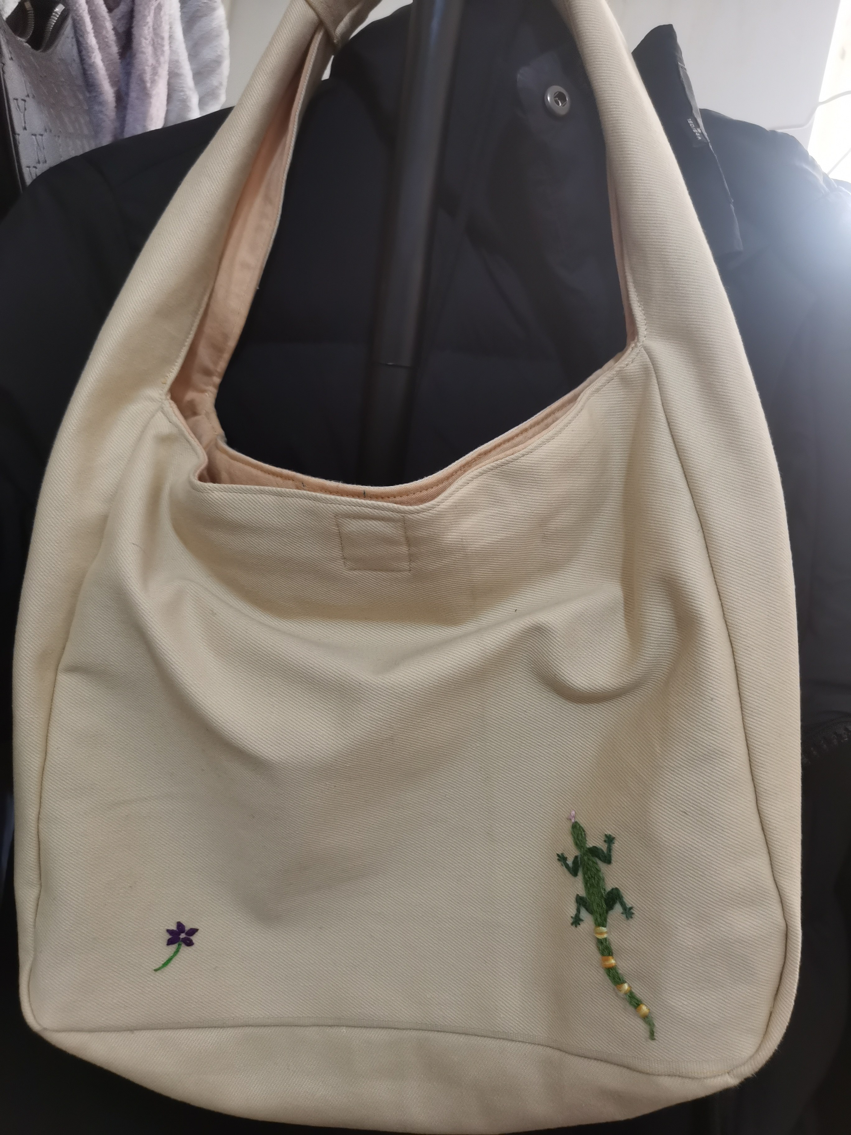 原创手作帆布包女大容量单肩包学生上课通勤托特包刺绣小花壁虎款,箱包皮具/热销女包/男包,时尚帆布包,淘宝优惠券,粉丝福利购,淘宝优惠卷