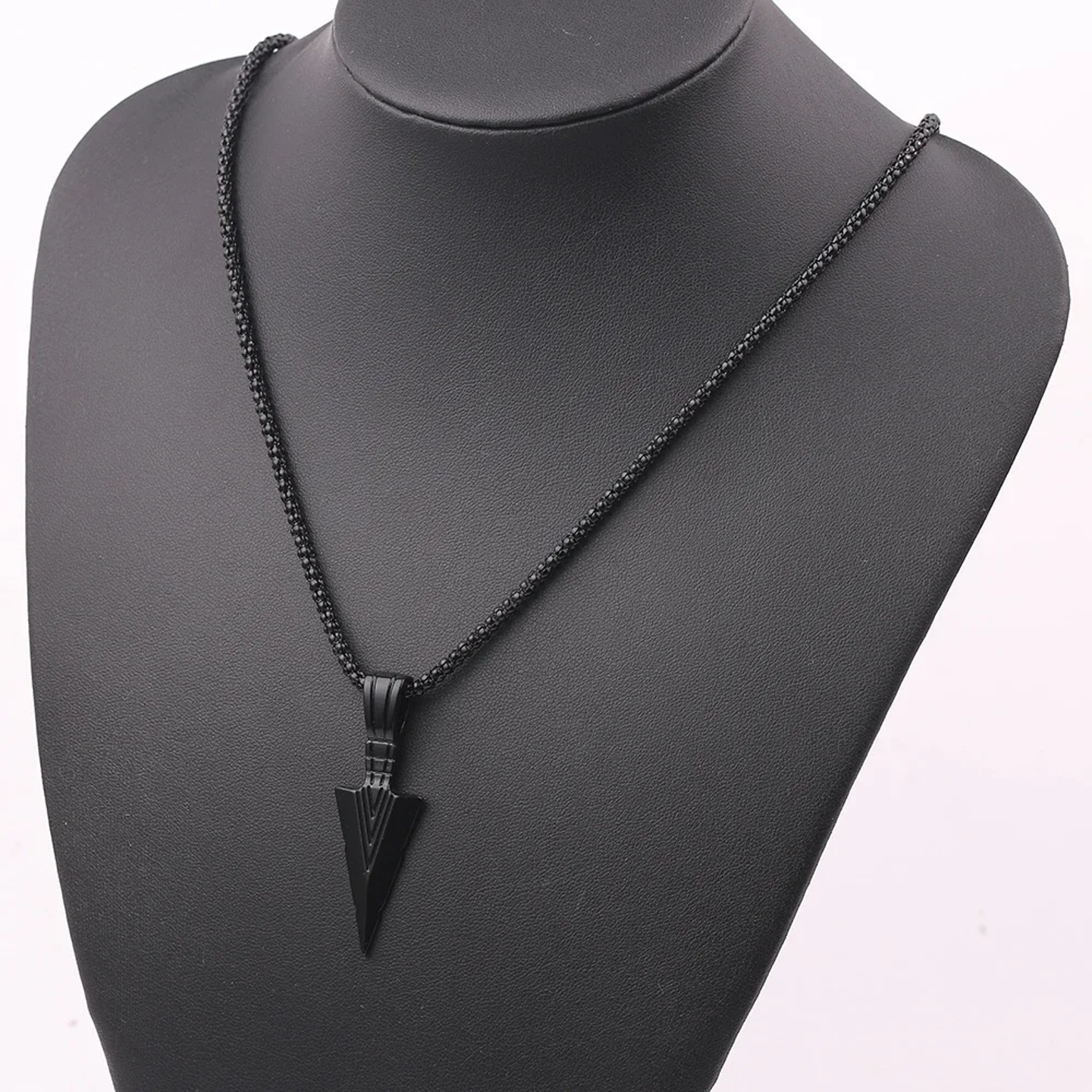 Men Black Long Necklace for Men Women with Arrow Pendant Je