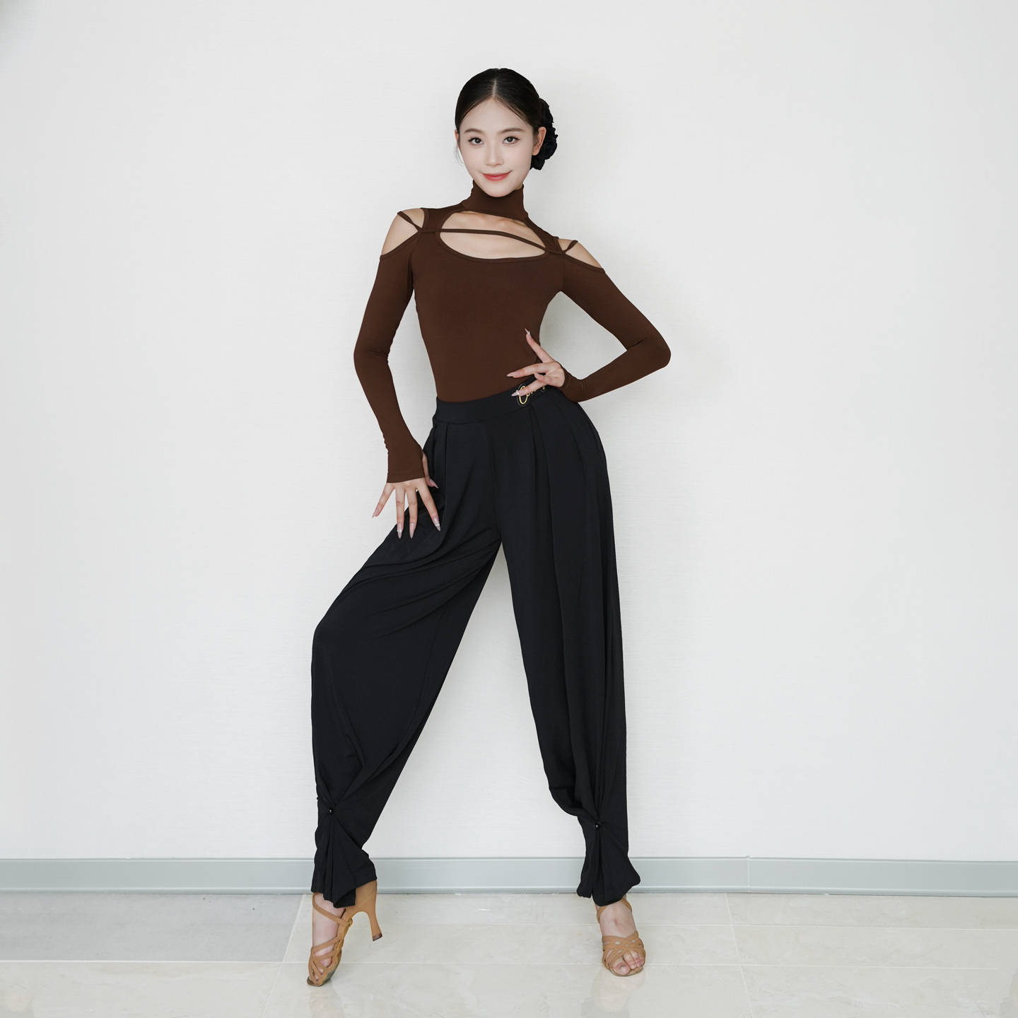 CONNY拉丁舞服女成人舞蹈练功服宽松长裤子镂空上衣长袖训练套装