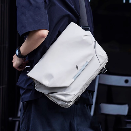 阿波罗x1单肩斜挎包男磁吸扣大容量通勤背包光影邮差笔记本电脑包