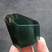 天然绿幽灵随形彩虹千层金字塔四季 幽灵水晶多边形手把玩挂件摆件