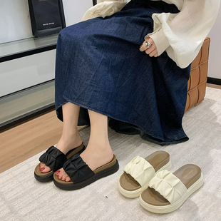法式一字拖女外穿2026春季新款一脚蹬海边沙滩鞋仙女风褶皱凉鞋潮