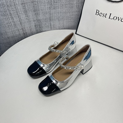 金属设计一脚蹬玛丽珍鞋粗跟