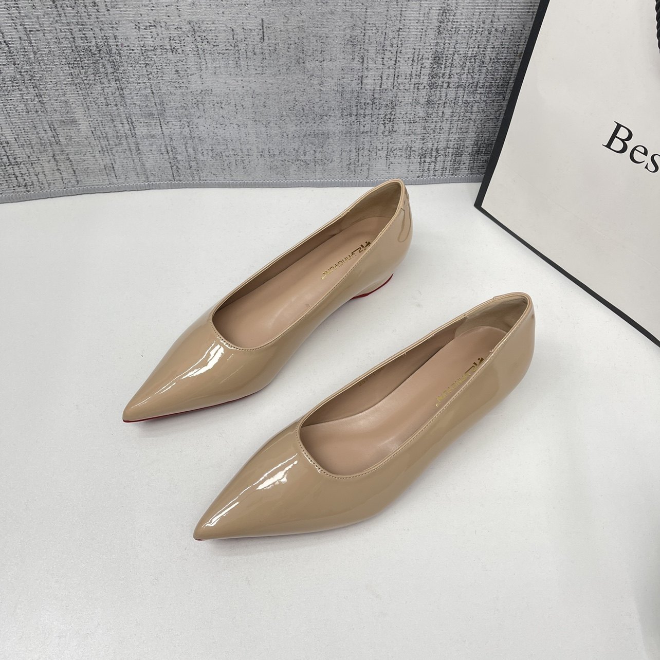 气质裸色小个子隐形内增高浅口单鞋女一脚蹬漆皮尖头通勤平底鞋,女鞋,浅口单鞋,淘宝优惠券,粉丝福利购,淘宝优惠卷