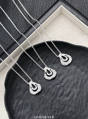 丽贝丽影金银双色都超显气质镂空叠层设计精致满钻网格吊坠项链