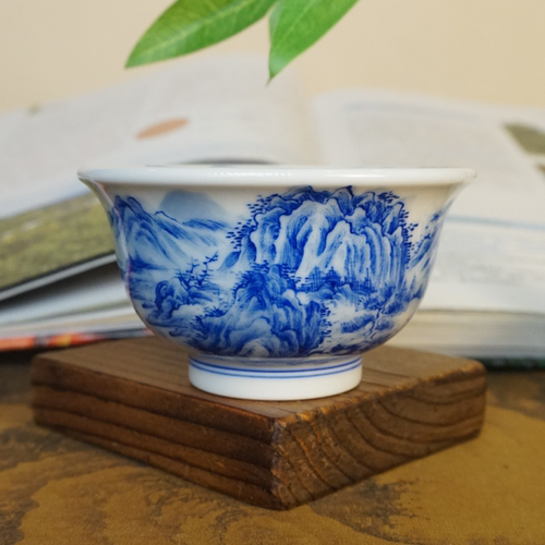 265溪山堂仿宋画青花山水压手杯