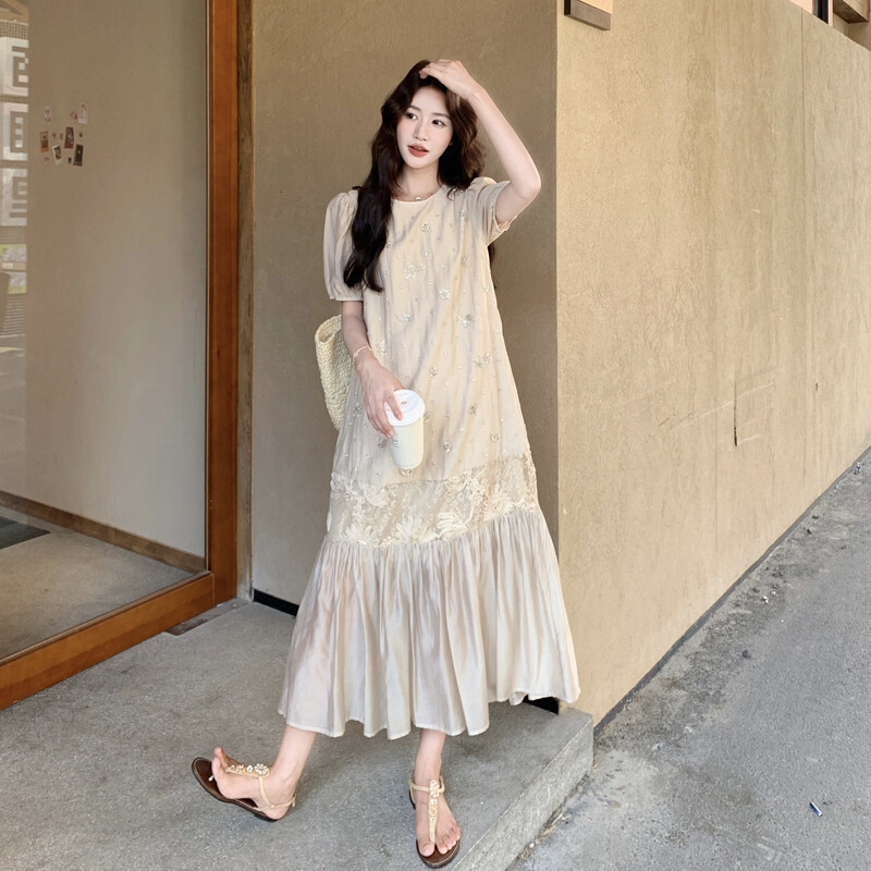 钉珠显瘦新款上市度假风宽松优质女士设计感精品高级感拼接连衣裙