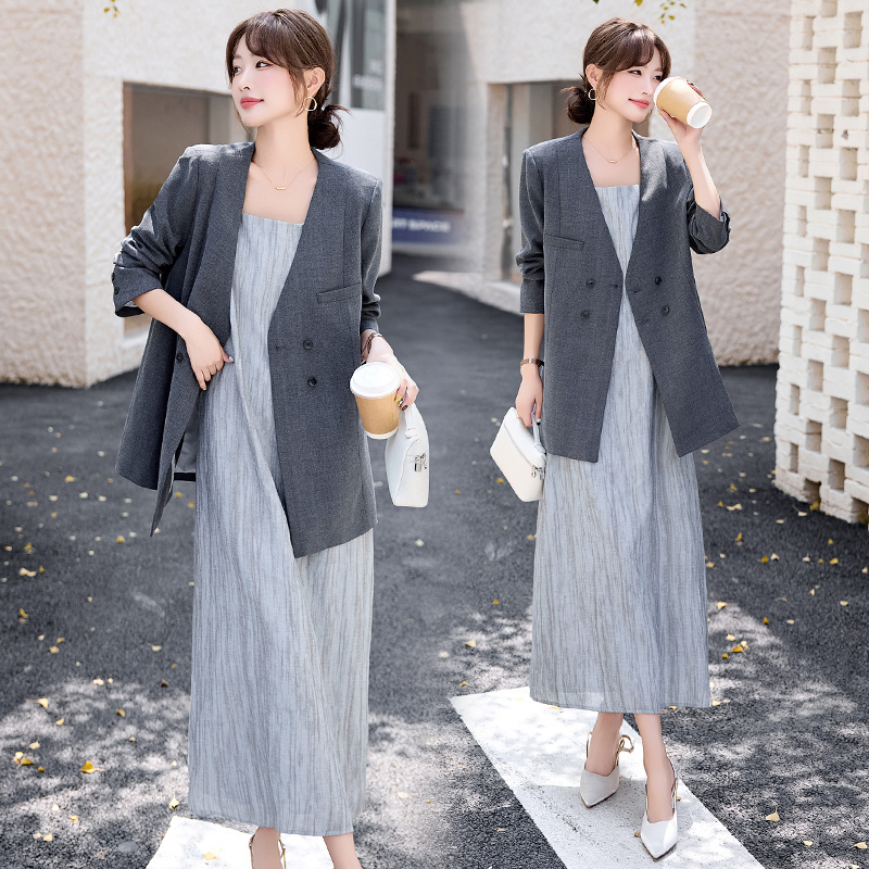 2025秋季潮妈产后满月外出上班哺乳期休闲喂奶女装连衣裙职业套装